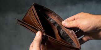 Zatopieni w długach – z cyklu „Cotygodnik ekonomiczny”