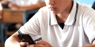 Koniec z używaniem smartfonów w szkołach
